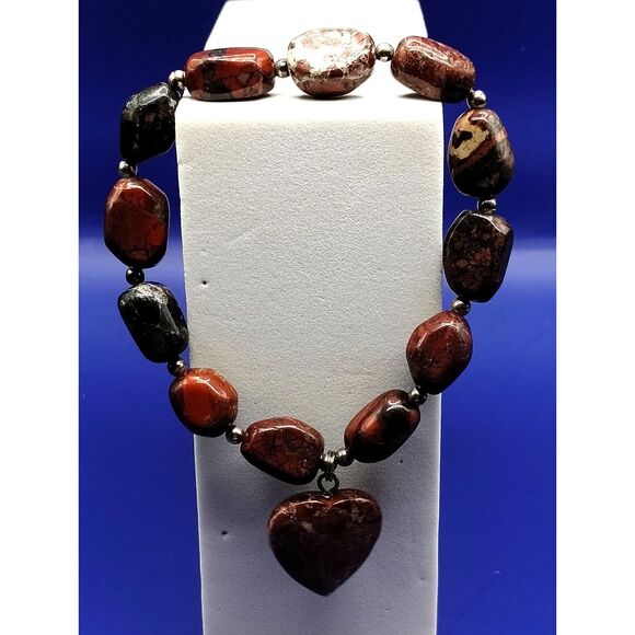 Red Brecciated Jasper Square Bracelet with a heart shaped charm - Picture 4 of 4